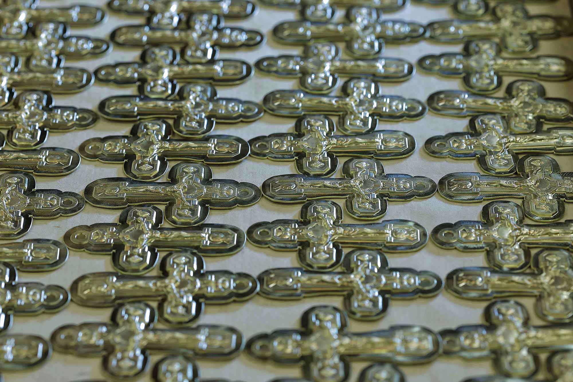 Martineau frappe estampage à froid médaille croix de Lourdes fabrication française 1