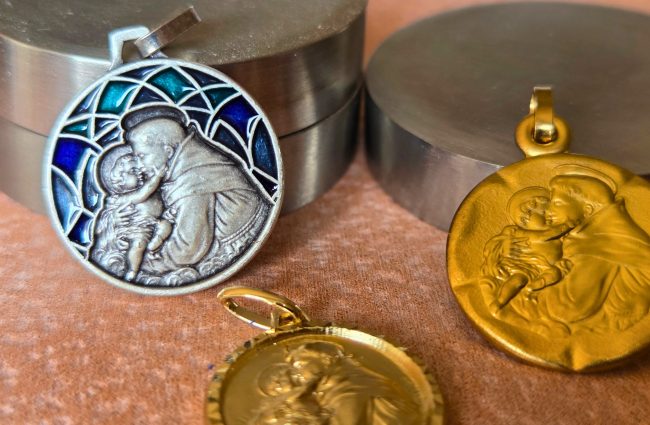 médaille Vitrail Martineau St Antoine de Padoue