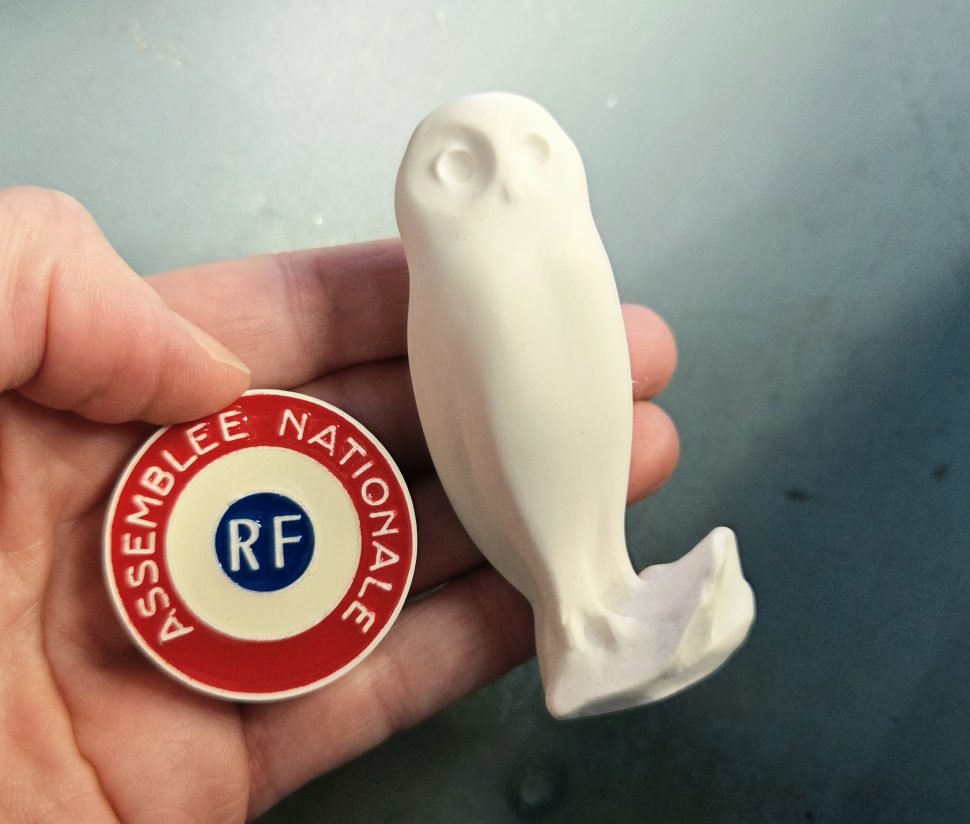 magnet résine Boutique de l'assemblée nationale et chouette Pompon